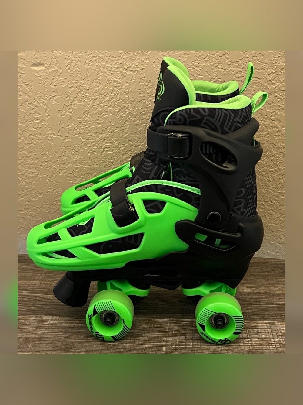 Roller Derby Boys 2-in-1 Roller/Inline Skates Black/ Green, Size 3-6